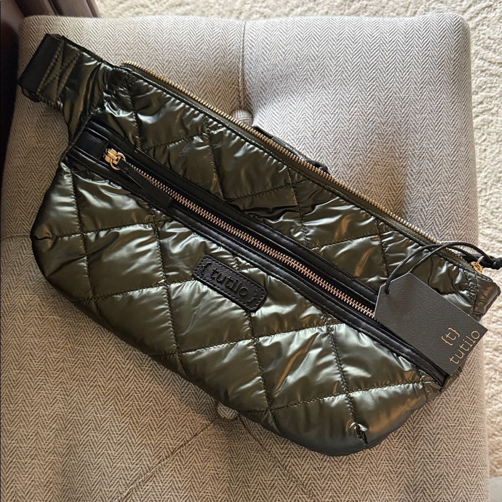 NWT Tutilo New York Quilted Green Belt Bag